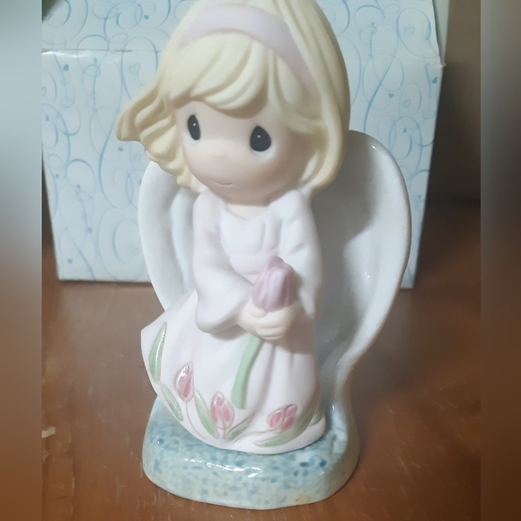 Precious Moments Figurine  "Kindness is My Everyday Joy"  - Picture 3 of 6